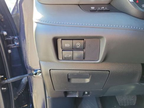 Used 2023 Toyota Highlander L image 17