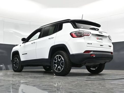 Used 2025 Jeep Compass Trailhawk AWD/4WD image 58