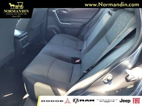 Used 2025 Toyota RAV4 XLE FWD image 18