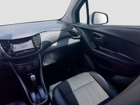 Used 2022 Chevrolet Trax LT w/ LT Convenience Package image 21