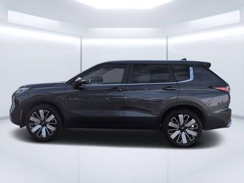 Used 2025 Mitsubishi Outlander SE FWD image 6