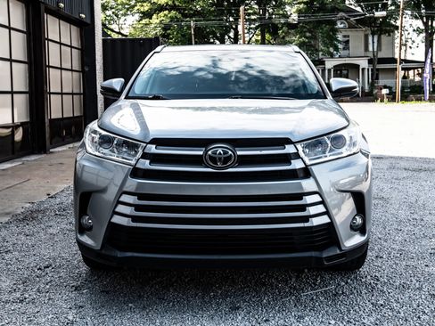 Used 2018 Toyota Highlander XLE FWD image 4