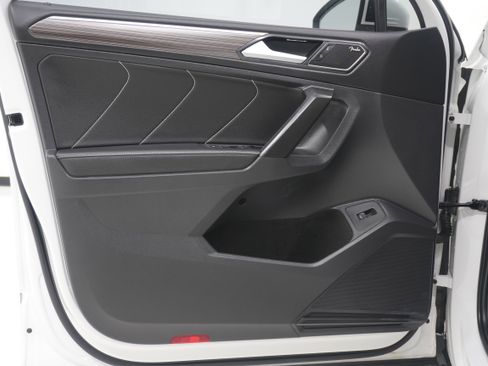 Used 2022 Volkswagen Tiguan SEL R-Line image 14