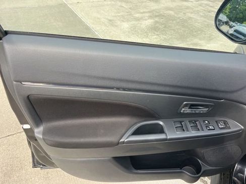 Used 2025 Mitsubishi Outlander Sport LE AWD/4WD image 14