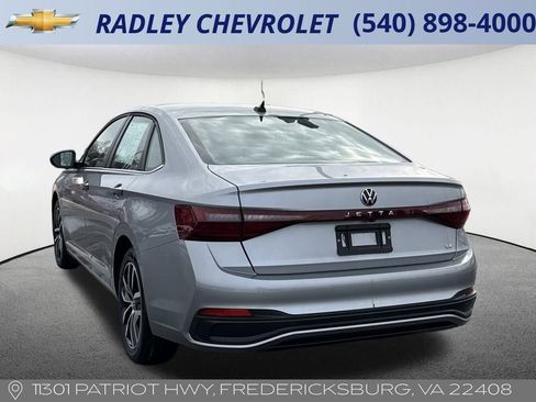 Used 2025 Volkswagen Jetta SE image 17