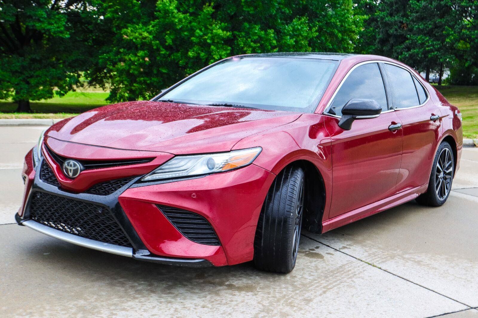 Used 2018 Toyota Camry XSE FWD image 3