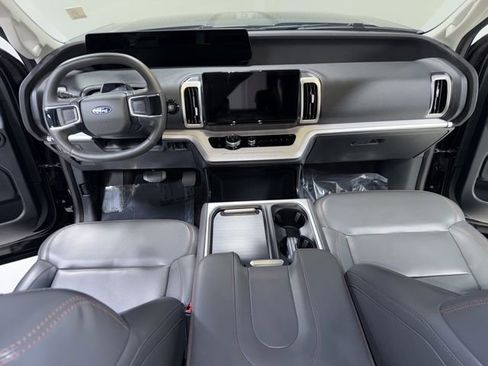 Used 2025 Ford Expedition Active image 18