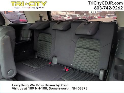 Used 2022 Nissan Pathfinder SV w/ SV Premium Package image 34