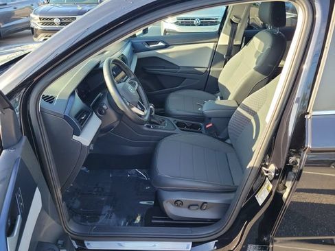Certified 2023 Volkswagen Taos SE FWD image 17
