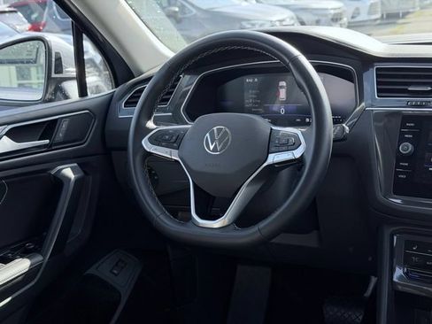 Used 2024 Volkswagen Tiguan SE AWD/4WD image 24