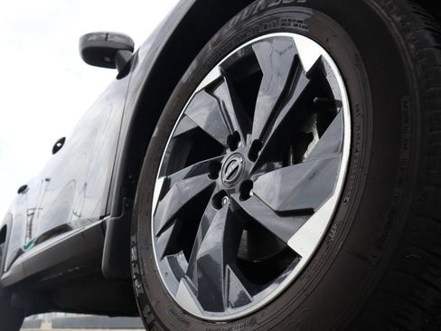 Certified 2025 Nissan Rogue SV AWD/4WD image 12