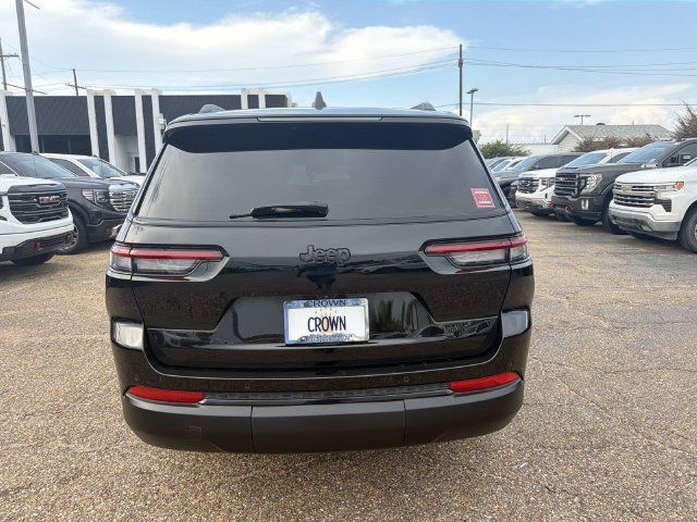 Used 2025 Jeep Grand Cherokee L Altitude RWD image 8