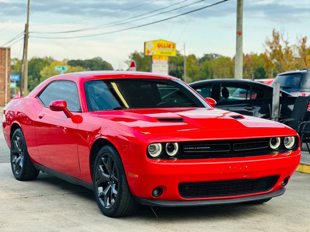 Used 2015 Dodge Challenger SXT Plus RWD image 1