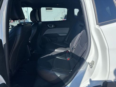 Used 2025 Jeep Compass Limited image 24