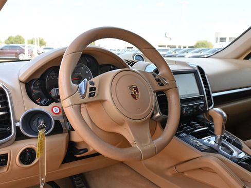 Used 2013 Porsche Cayenne S image 16