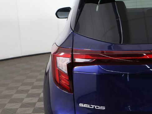 Used 2024 Kia Seltos EX AWD/4WD image 16