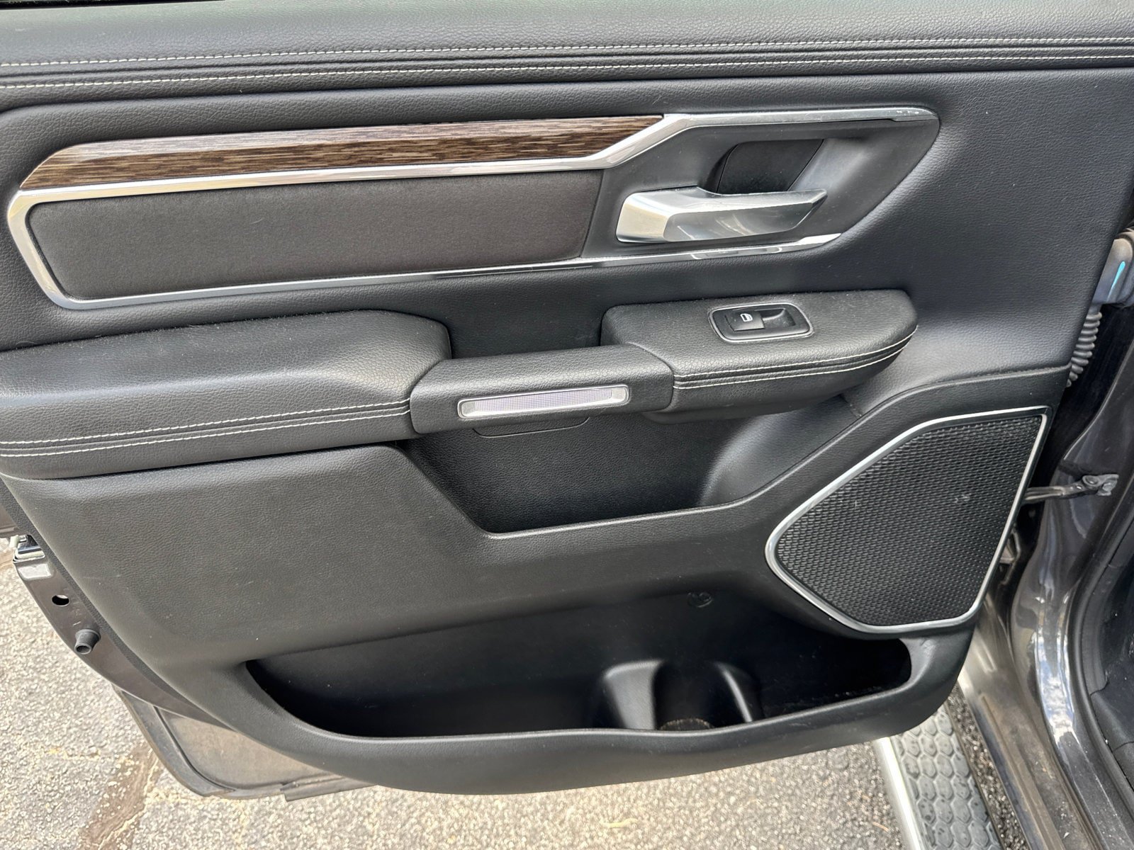Used 2019 RAM 1500 Laramie RWD image 23