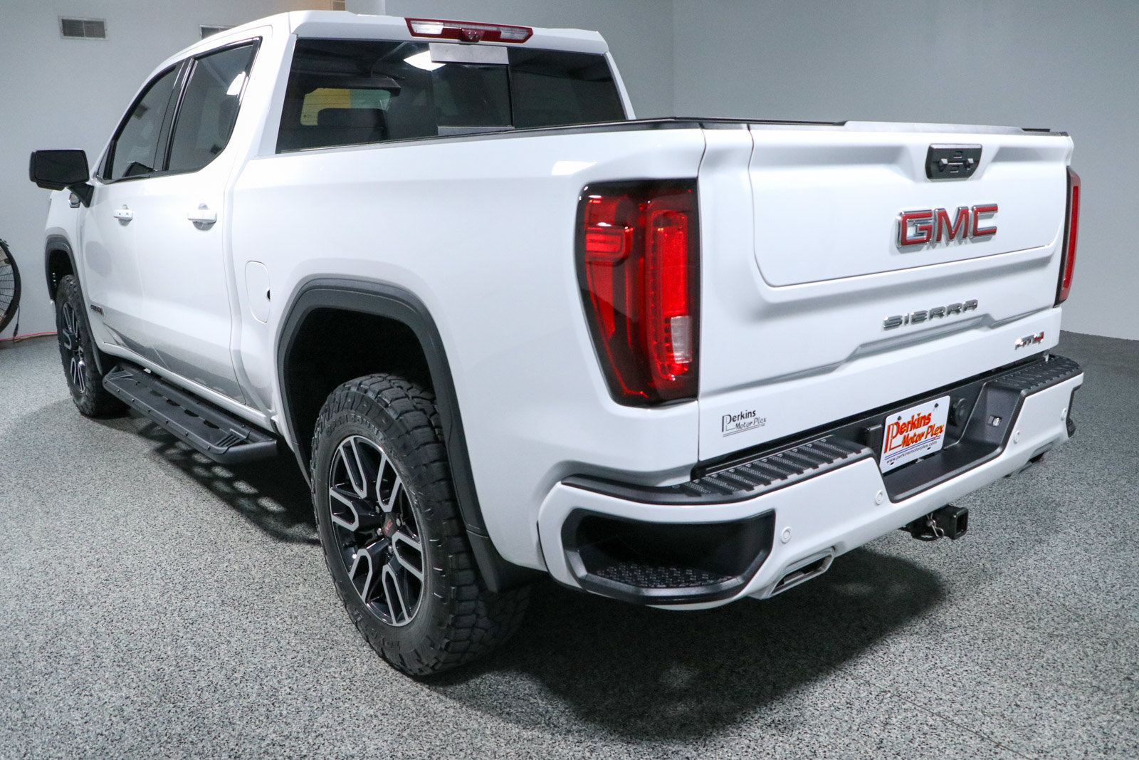 Used 2026 GMC Sierra 1500 AT4 w/ AT4 Premium Package AWD/4WD image 9