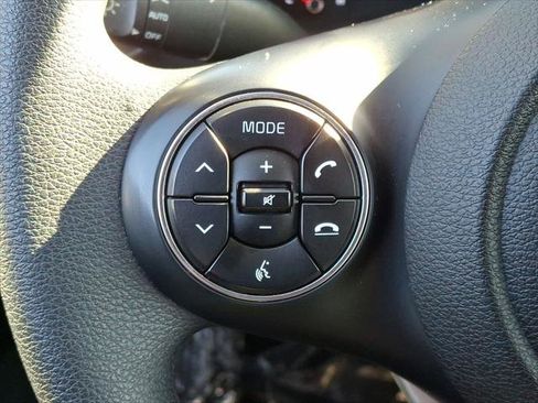 Used 2022 Kia Soul LX image 17