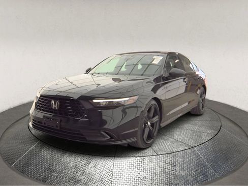 Used 2025 Honda Accord Sport image 2