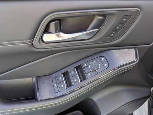 Certified 2025 Nissan Rogue SL w/ Tech Package image 13