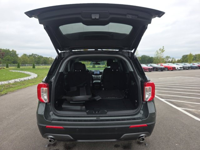Used 2024 Ford Explorer XLT w/ Equipment Group 202A AWD/4WD image 9