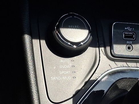 Used 2019 Jeep Cherokee Limited w/ Technology Group AWD/4WD image 26