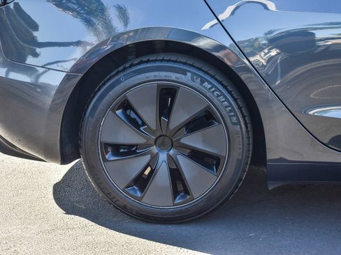 Used 2025 Tesla Model 3 Long Range image 9