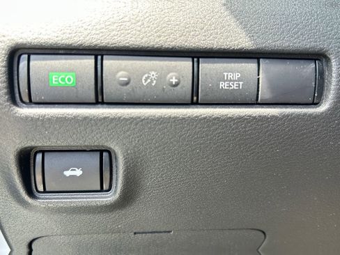 Used 2024 Nissan Sentra SV FWD image 21