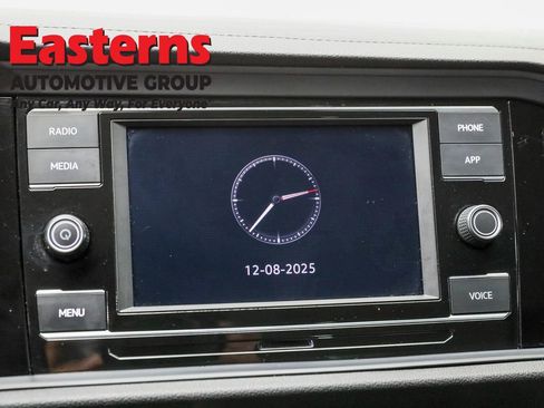 Used 2024 Volkswagen Jetta SE image 18