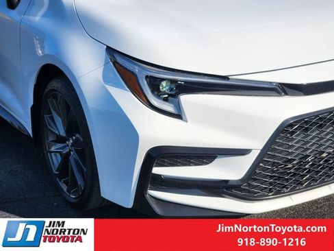 Used 2025 Toyota Corolla XSE FWD image 9