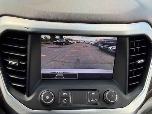 Used 2022 GMC Acadia SLE FWD image 17