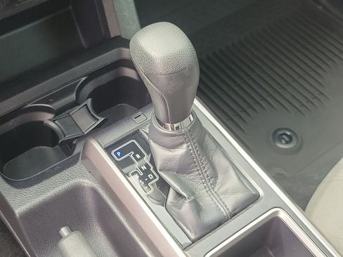 Used 2022 Toyota Tacoma SR5 RWD image 27