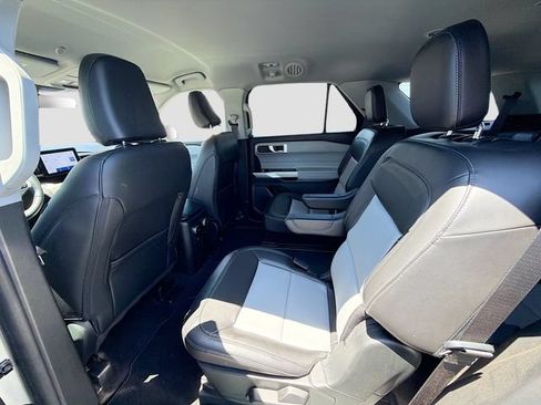 Used 2022 Ford Explorer XLT w/ Equipment Group 202A AWD/4WD image 23