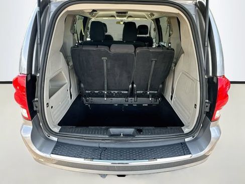Used 2020 Dodge Grand Caravan SE FWD image 25