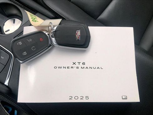 Certified 2025 Cadillac XT6 Premium Luxury image 11