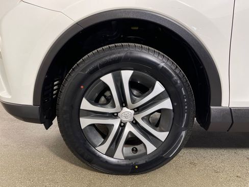 Used 2018 Toyota RAV4 LE image 11