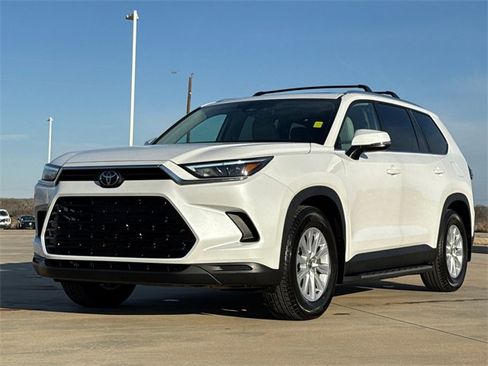 Used 2026 Toyota Grand Highlander XLE image 3