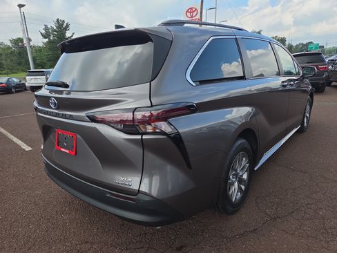 Certified 2024 Toyota Sienna XLE w/ XLE Plus Package AWD/4WD image 3