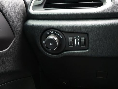 New 2026 Chrysler Pacifica Select image 15