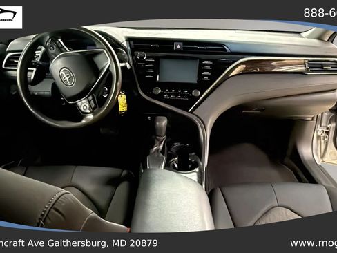 Used 2018 Toyota Camry LE FWD image 7