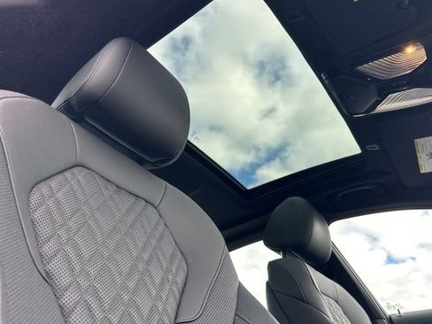 Used 2023 BMW 530e w/ M Sport Package image 17