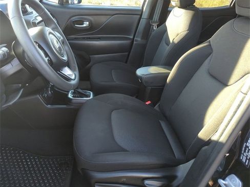 Used 2023 Jeep Renegade Latitude image 11