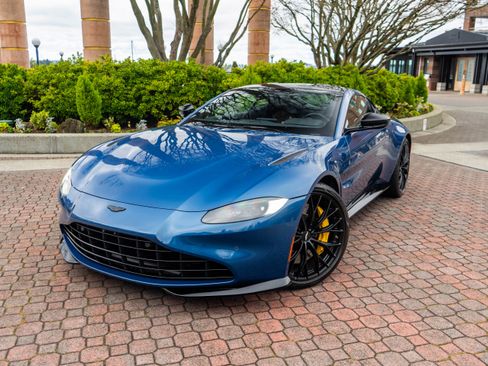 Used 2022 Aston Martin V8 Vantage Coupe image 35