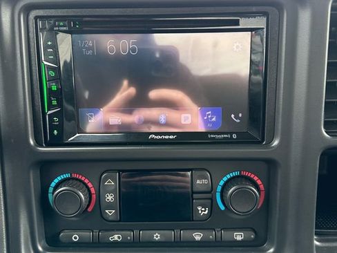 Used 2004 Chevrolet Silverado 2500 LT w/ Heavy-Duty Power Package image 13