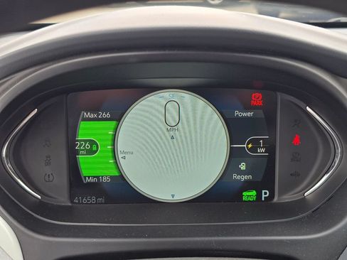 Used 2019 Chevrolet Bolt LT FWD image 8