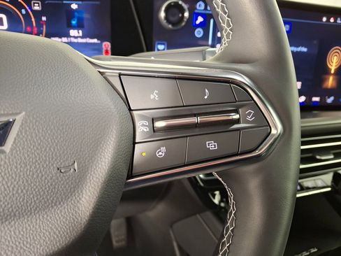 Used 2024 Chevrolet Traverse LT image 14