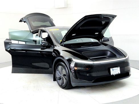Used 2026 Tesla Model Y Long Range image 9
