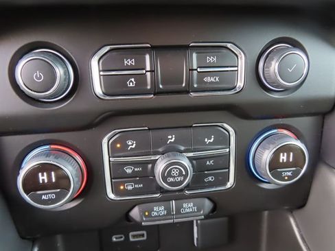 Certified 2023 Chevrolet Suburban LS image 33