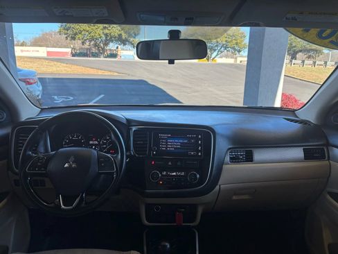 Used 2017 Mitsubishi Outlander SE image 9
